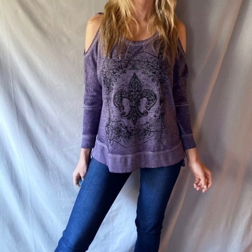 Rock & Republic Cold Shoulder Graphic Relaxed Top